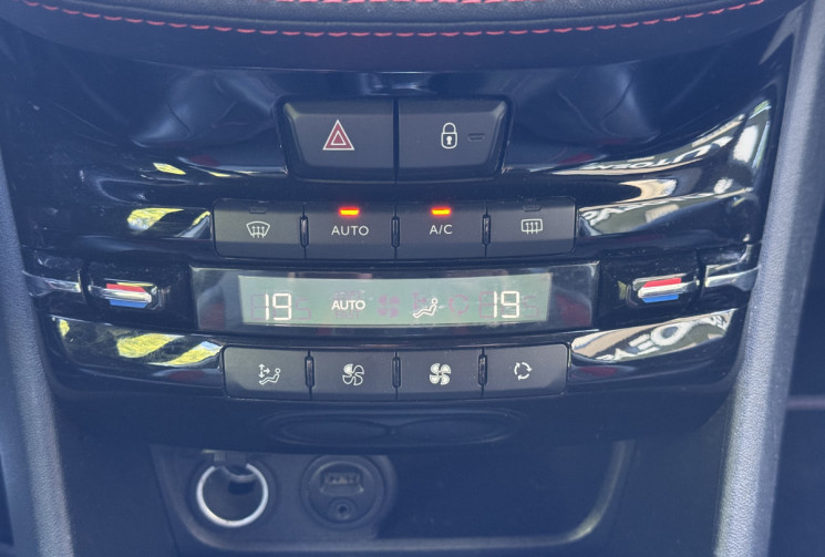 Peugeot 208 1.6 THP 208 GTI / CarPlay /FULL Entretien PEUGEOT / CT OK / Garantie 6 Mois