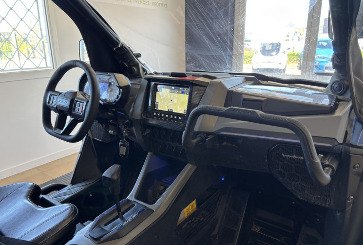 POLARIS RZR XP PRO ULTIMATE 1000 TURBO SUREQUIPE  / PARBRISE / TREUIL / PARE BUFFLE AVANT ET ARRIERE