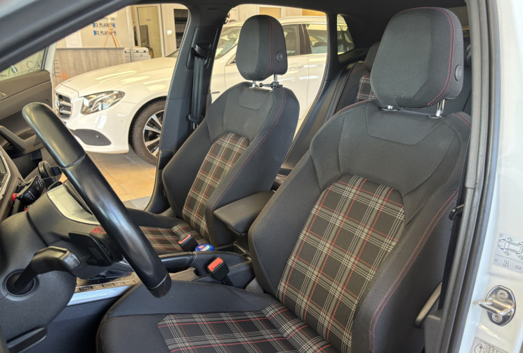 Volkswagen Polo VI GTI 2.0 TFSI DSG6 200 GTI / VIRTUAL COCKPIT / SIEGES CHAUFFANTS / CARPLAY