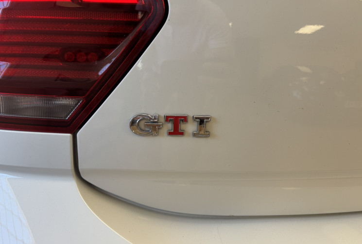 Volkswagen Polo VI GTI 2.0 TFSI DSG6 200 GTI / VIRTUAL COCKPIT / SIEGES CHAUFFANTS / CARPLAY