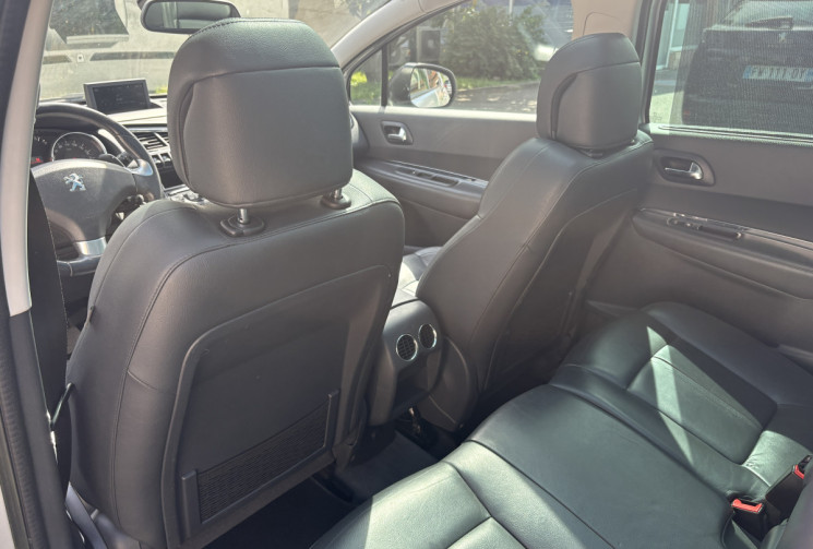 Peugeot 3008 1.6 HDi 115 ch Féline ETG6 / Courroie OK / Toit pano / Siège chauffant