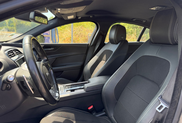 Jaguar XE 2.0 D 180 cv / R Dynamic 