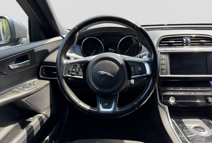 Jaguar XE 2.0 D 180 cv / R Dynamic 