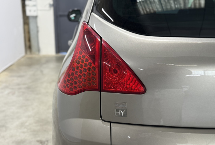 Peugeot 3008 HYBRIDE4 200 2.0 HDI 163 + 37 HY4 4x4 FELINE