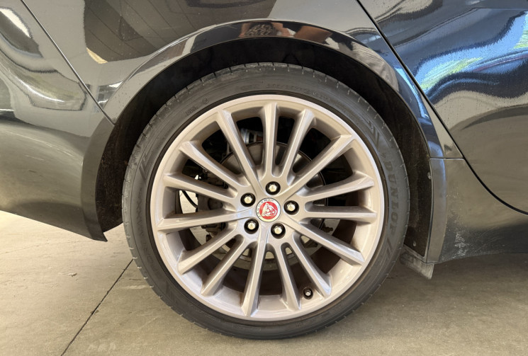 Jaguar XE 2.0 D 180 ch PRESTIGE