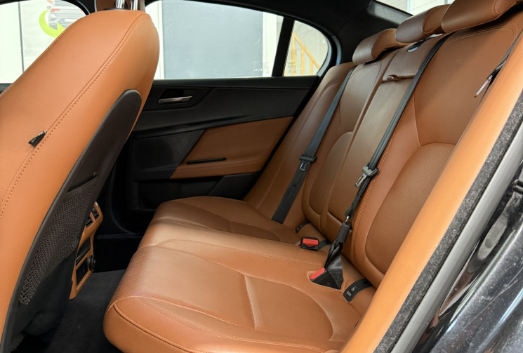 Jaguar XE 2.0 D 180 ch PRESTIGE