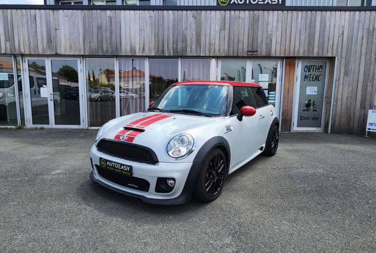 Mini Mini  2 (R56)  JOHN COOPER WORKS 1.6 211CV / GARANTIE 12 MOIS 