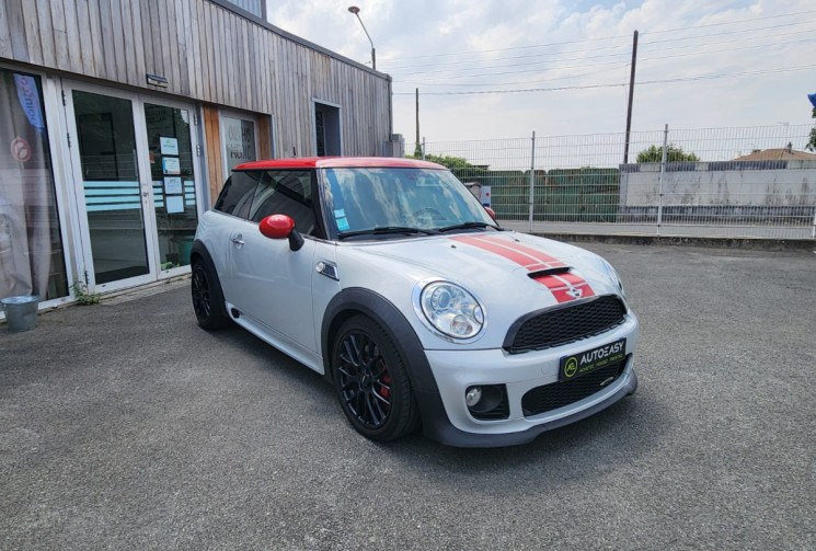 Mini Mini  2 (R56)  JOHN COOPER WORKS 1.6 211CV / GARANTIE 12 MOIS 