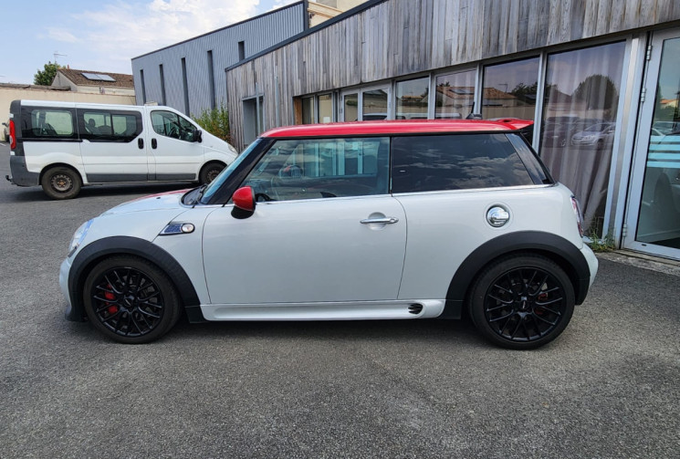 Mini Mini  2 (R56)  JOHN COOPER WORKS 1.6 211CV / GARANTIE 12 MOIS 