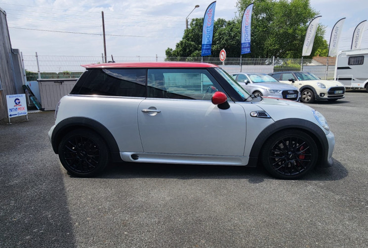 Mini Mini  2 (R56)  JOHN COOPER WORKS 1.6 211CV / GARANTIE 12 MOIS 