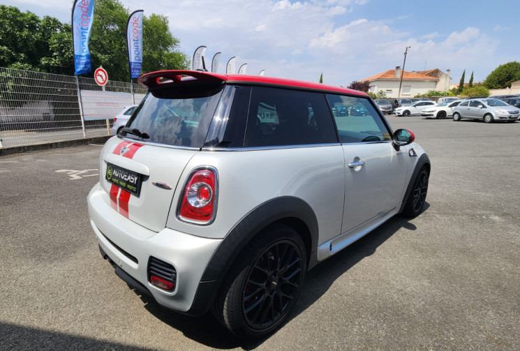 Mini Mini  2 (R56)  JOHN COOPER WORKS 1.6 211CV / GARANTIE 12 MOIS 