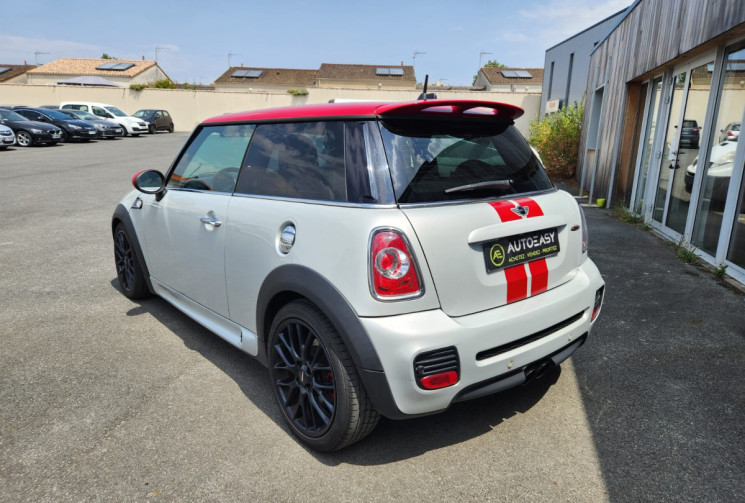 Mini Mini  2 (R56)  JOHN COOPER WORKS 1.6 211CV / GARANTIE 12 MOIS 