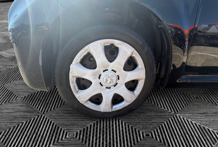 Peugeot 107 1.0 / 68 CH / TRENDY / CLIM