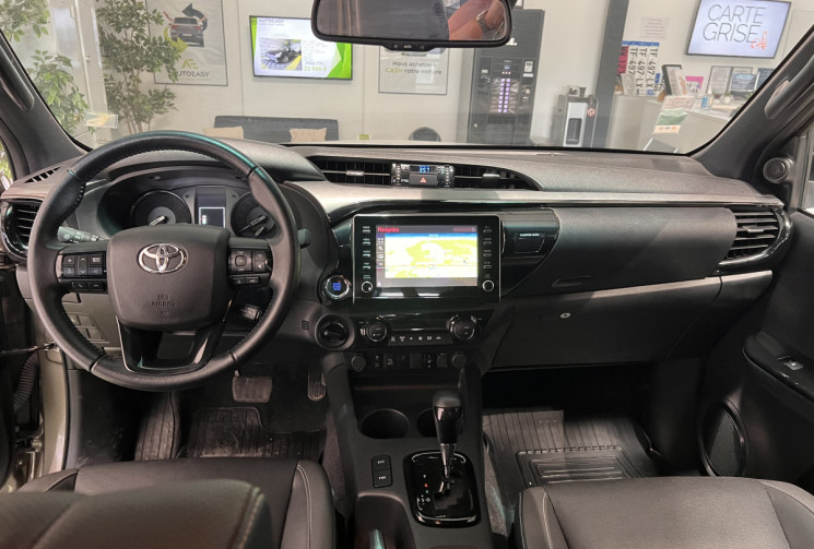 Toyota HILUX X-TRA CABINE 2.8 204 CH D-4D BVA 4WD INVINCIBLE 