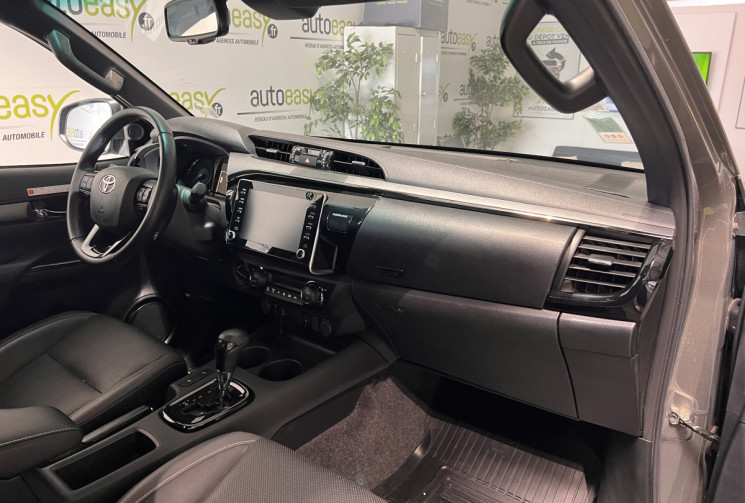 Toyota HILUX X-TRA CABINE 2.8 204 CH D-4D BVA 4WD INVINCIBLE 