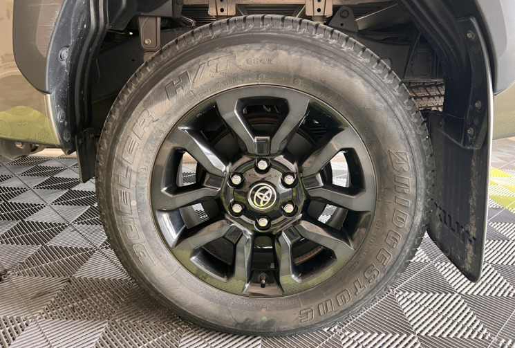 Toyota HILUX X-TRA CABINE 2.8 204 CH D-4D BVA 4WD INVINCIBLE 