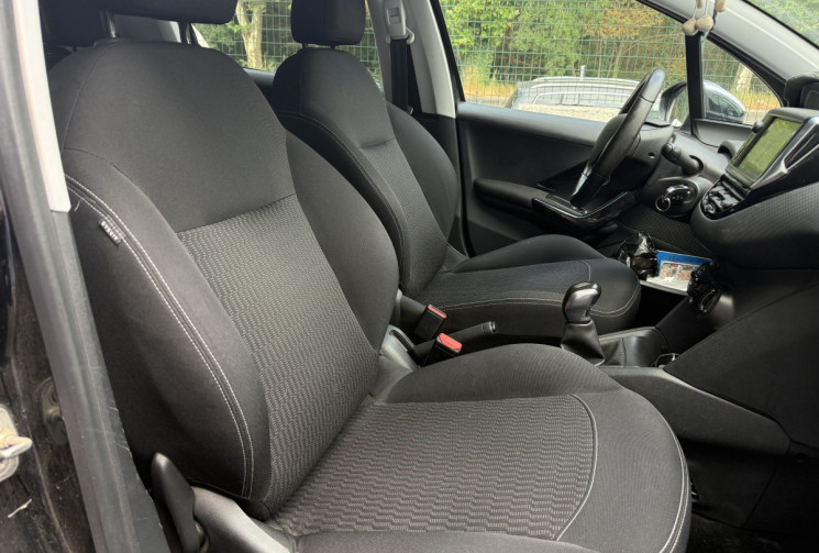 Peugeot 208 1.2 VTI 82 STYLE 5P * FULL HISTORIQUE ENTRETIEN * CT OK * GARANTIE 6 MOIS