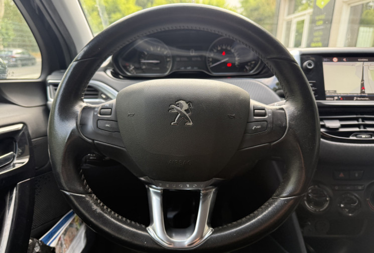 Peugeot 208 1.2 VTI 82 STYLE 5P * FULL HISTORIQUE ENTRETIEN * CT OK * GARANTIE 6 MOIS
