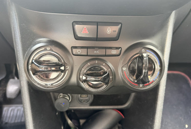 Peugeot 208 1.2 VTI 82 STYLE 5P * FULL HISTORIQUE ENTRETIEN * CT OK * GARANTIE 6 MOIS