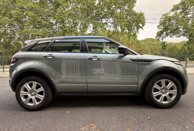 Land-Rover Range Rover Evoque SE Dynamic 2.0 TD4 150 4WD / Toit pano / Camera / Garantie