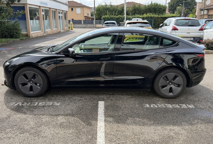 Tesla Model 3 Standard RWD Premium 283 ch ATTELAGE / Première main / TVA