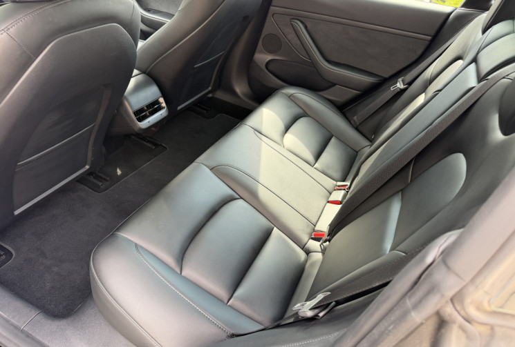 Tesla Model 3 Standard RWD Premium 283 ch ATTELAGE / Première main / TVA