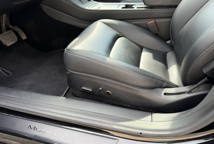Tesla Model 3 Standard RWD Premium 283 ch ATTELAGE / Première main / TVA