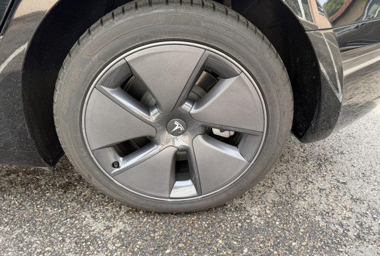 Tesla Model 3 Standard RWD Premium 283 ch ATTELAGE / Première main / TVA