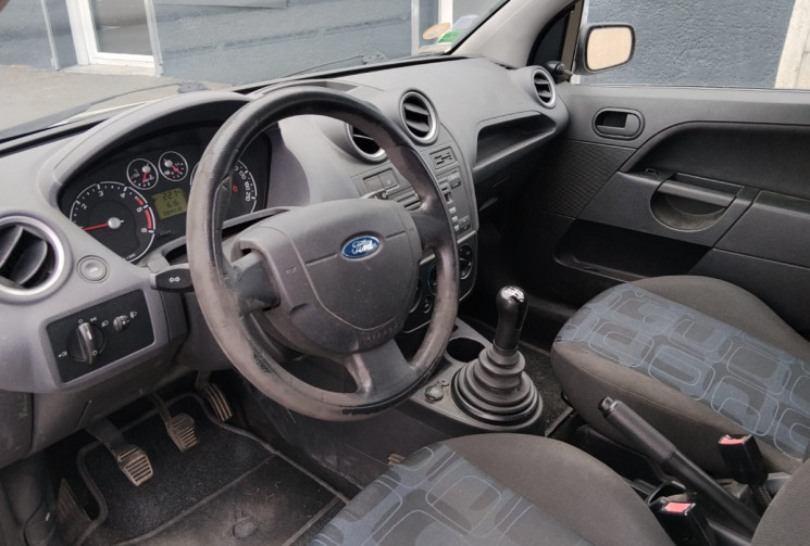 Ford Fiesta FIESTA TDCI 75 CLIM / 1ÈRE MAIN / 84000 KMS D'ORIGINE