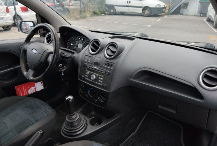 Ford Fiesta FIESTA TDCI 75 CLIM / 1ÈRE MAIN / 84000 KMS D'ORIGINE