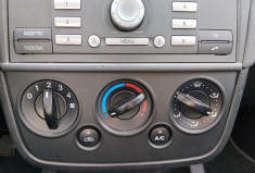 Ford Fiesta FIESTA TDCI 75 CLIM / 1ÈRE MAIN / 84000 KMS D'ORIGINE