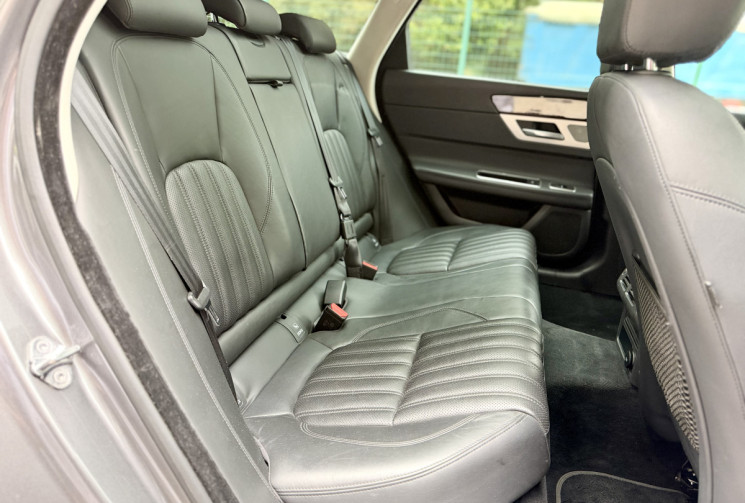 Jaguar XF SPORTBRAKE 2.0 D 240 PRESTIGE AWD / Toit panoramique / Caméra 360° / Sièges électriques 