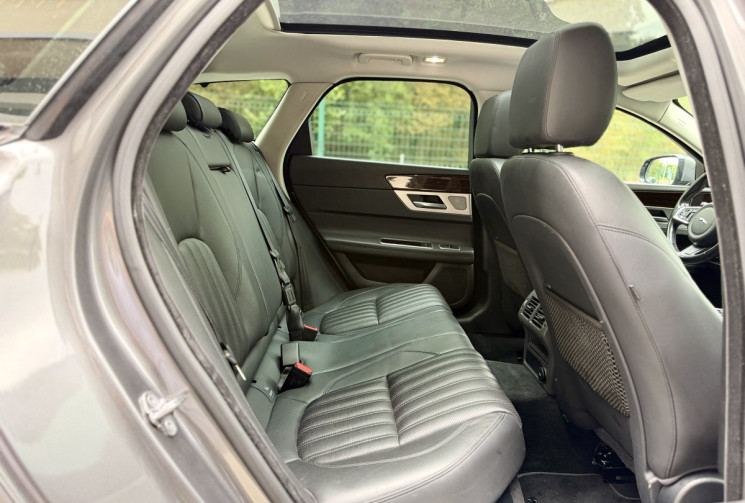 Jaguar XF SPORTBRAKE 2.0 D 240 PRESTIGE AWD / Toit panoramique / Caméra 360° / Sièges électriques 