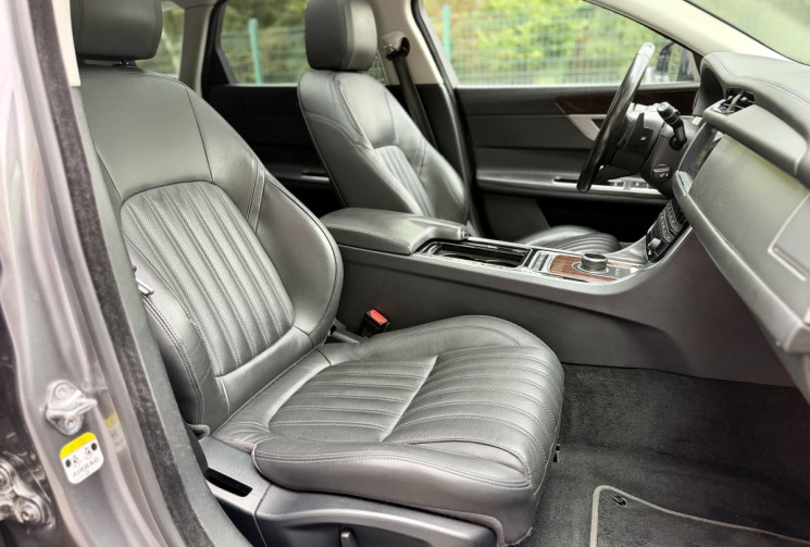 Jaguar XF SPORTBRAKE 2.0 D 240 PRESTIGE AWD / Toit panoramique / Caméra 360° / Sièges électriques 