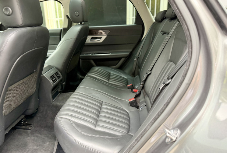 Jaguar XF SPORTBRAKE 2.0 D 240 PRESTIGE AWD / Toit panoramique / Caméra 360° / Sièges électriques 