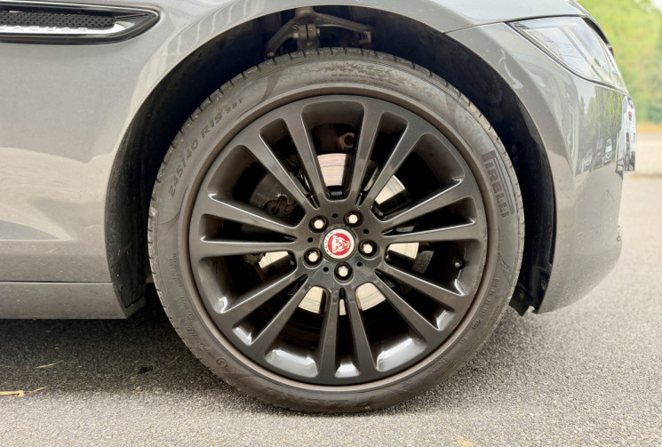 Jaguar XF SPORTBRAKE 2.0 D 240 PRESTIGE AWD / Toit panoramique / Caméra 360° / Sièges électriques 