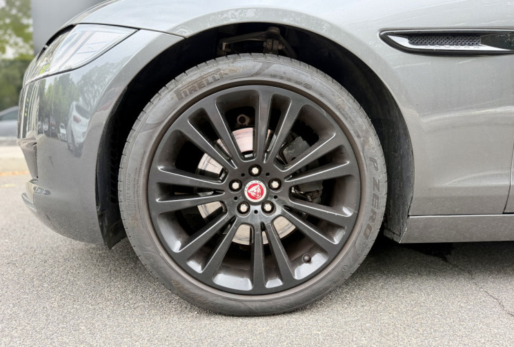 Jaguar XF SPORTBRAKE 2.0 D 240 PRESTIGE AWD / Toit panoramique / Caméra 360° / Sièges électriques 