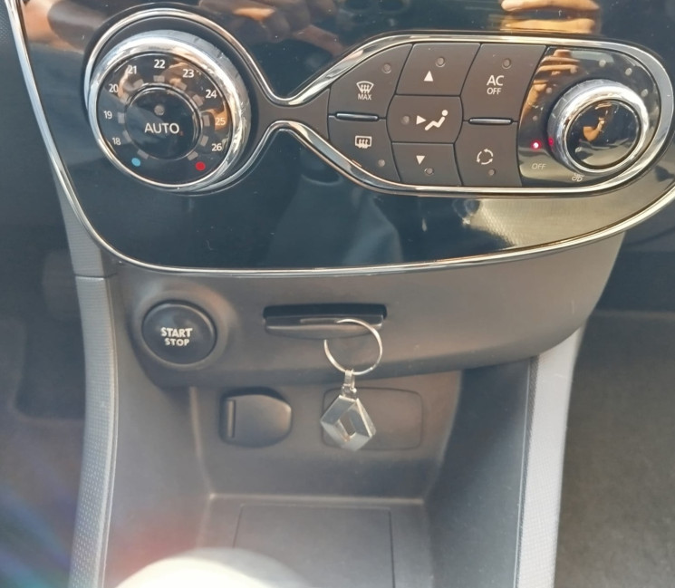 Renault Clio IV 1.2 tce 75 cv / DISTRIB + EMBRAYAGE NEUF