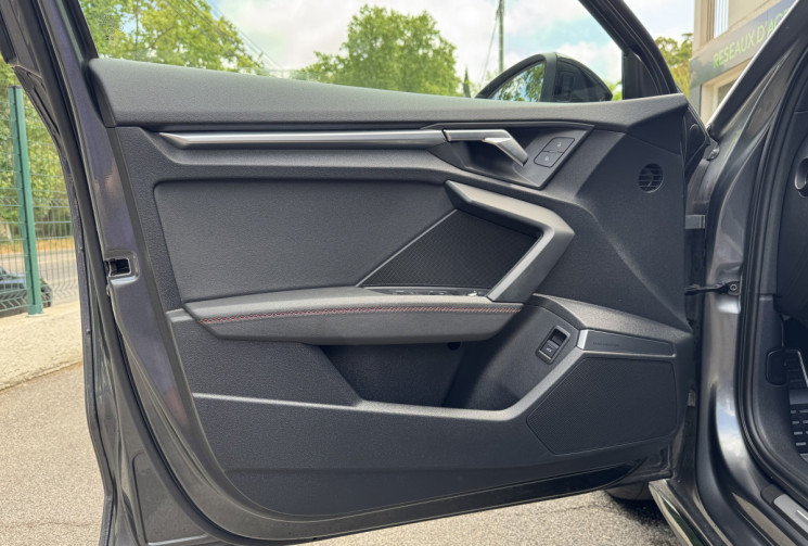 Audi S3 SPORTBACK 8Y 2.0 TFSi Quattro 310 DSG7 / Toit Ouvrant / Matrix / Carplay / B&O / Tete Haute
