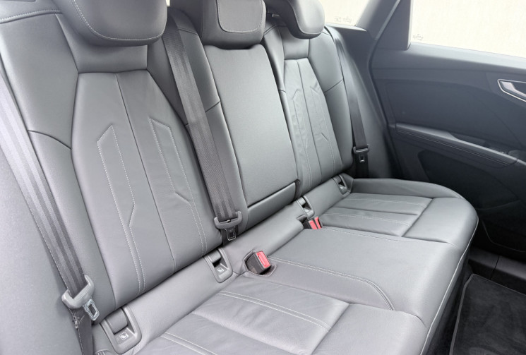 Audi Q4 50 e-TRON 299 Quattro Design Luxe 82kWh * 1ère main / En stock 