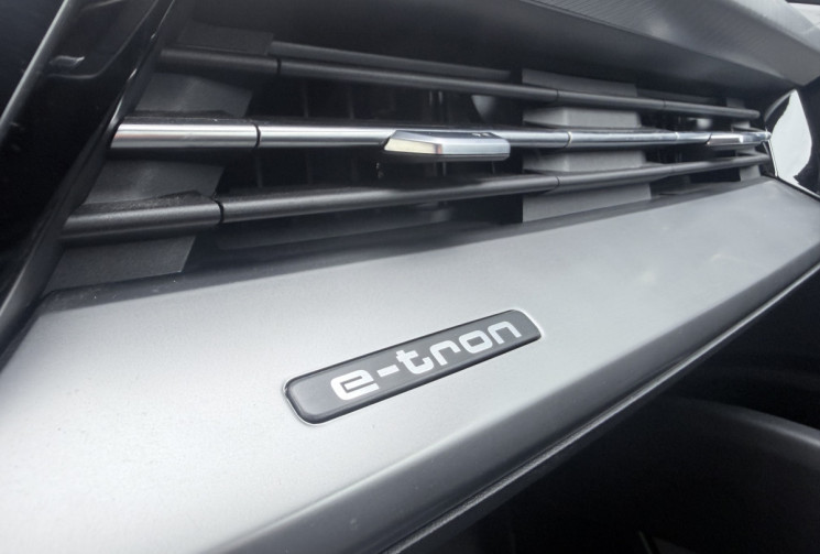 Audi Q4 50 e-TRON 299 Quattro Design Luxe 82kWh * 1ère main / En stock 