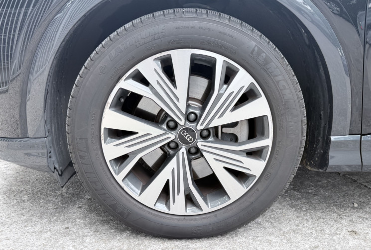Audi Q4 50 e-TRON 299 Quattro Design Luxe 82kWh * 1ère main / En stock 