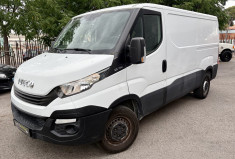 Iveco Daily 35S14 140cv 9m2 L2H1 3T5 / 190000km/ 2017 / Clim auto / Caméra / Attelage 