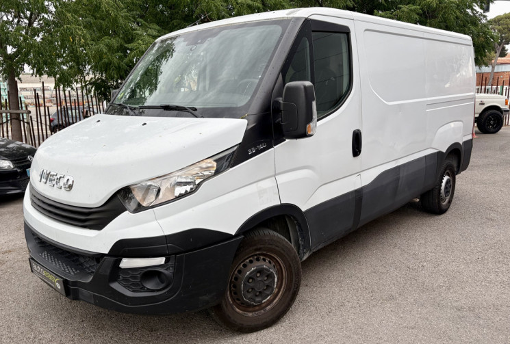 Iveco Daily 35S14 140cv 9m2 L2H1 3T5 / 190000km/ 2017 / Clim auto / Caméra / Attelage 
