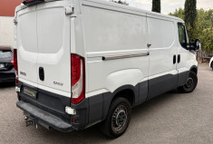 Iveco Daily 35S14 140cv 9m2 L2H1 3T5 / 190000km/ 2017 / Clim auto / Caméra / Attelage 