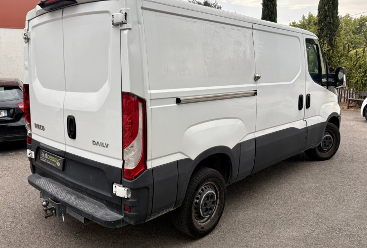 Iveco Daily 35S14 140cv 9m2 L2H1 3T5 / 190000km/ 2017 / Clim auto / Caméra / Attelage 