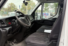 Iveco Daily 35S14 140cv 9m2 L2H1 3T5 / 190000km/ 2017 / Clim auto / Caméra / Attelage 