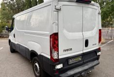 Iveco Daily 35S14 140cv 9m2 L2H1 3T5 / 190000km/ 2017 / Clim auto / Caméra / Attelage 