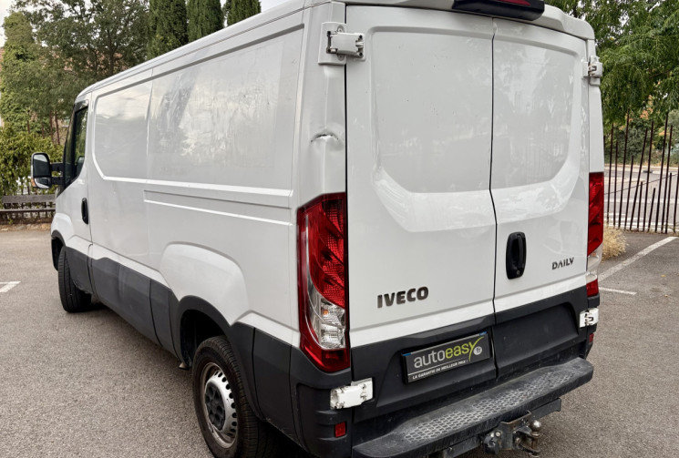 Iveco Daily 35S14 140cv 9m2 L2H1 3T5 / 190000km/ 2017 / Clim auto / Caméra / Attelage 
