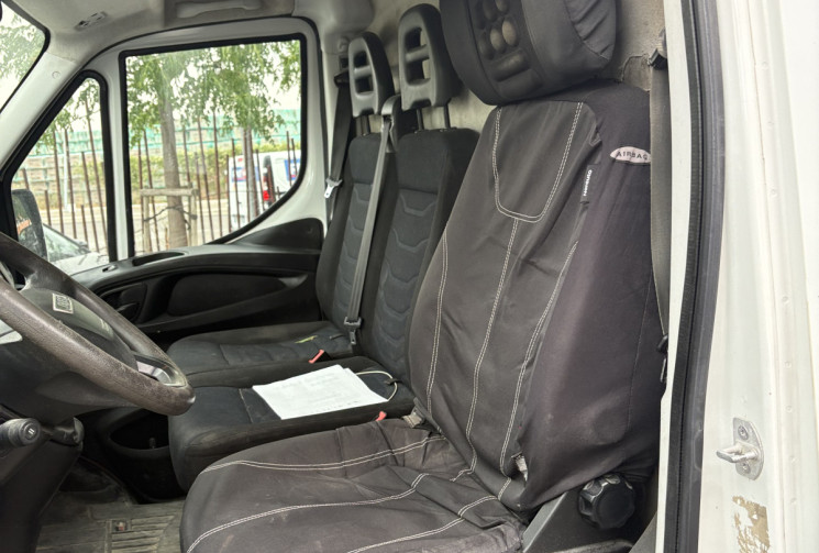Iveco Daily 35S14 140cv 9m2 L2H1 3T5 / 190000km/ 2017 / Clim auto / Caméra / Attelage 